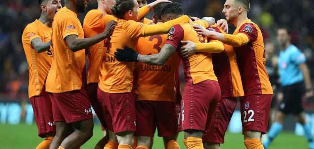   Galatasaray'da bomba ayrılık!