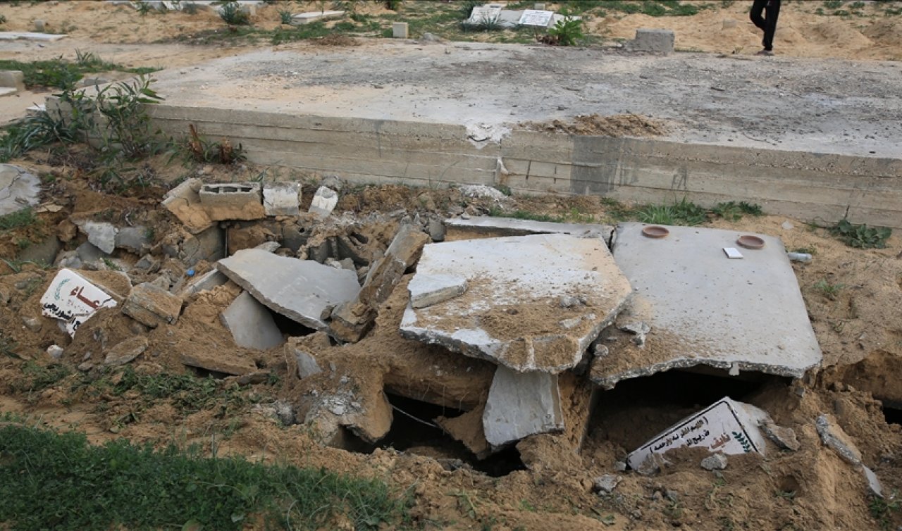  İsrail ordusu Gazze’de mezarları açtığını doğruladı