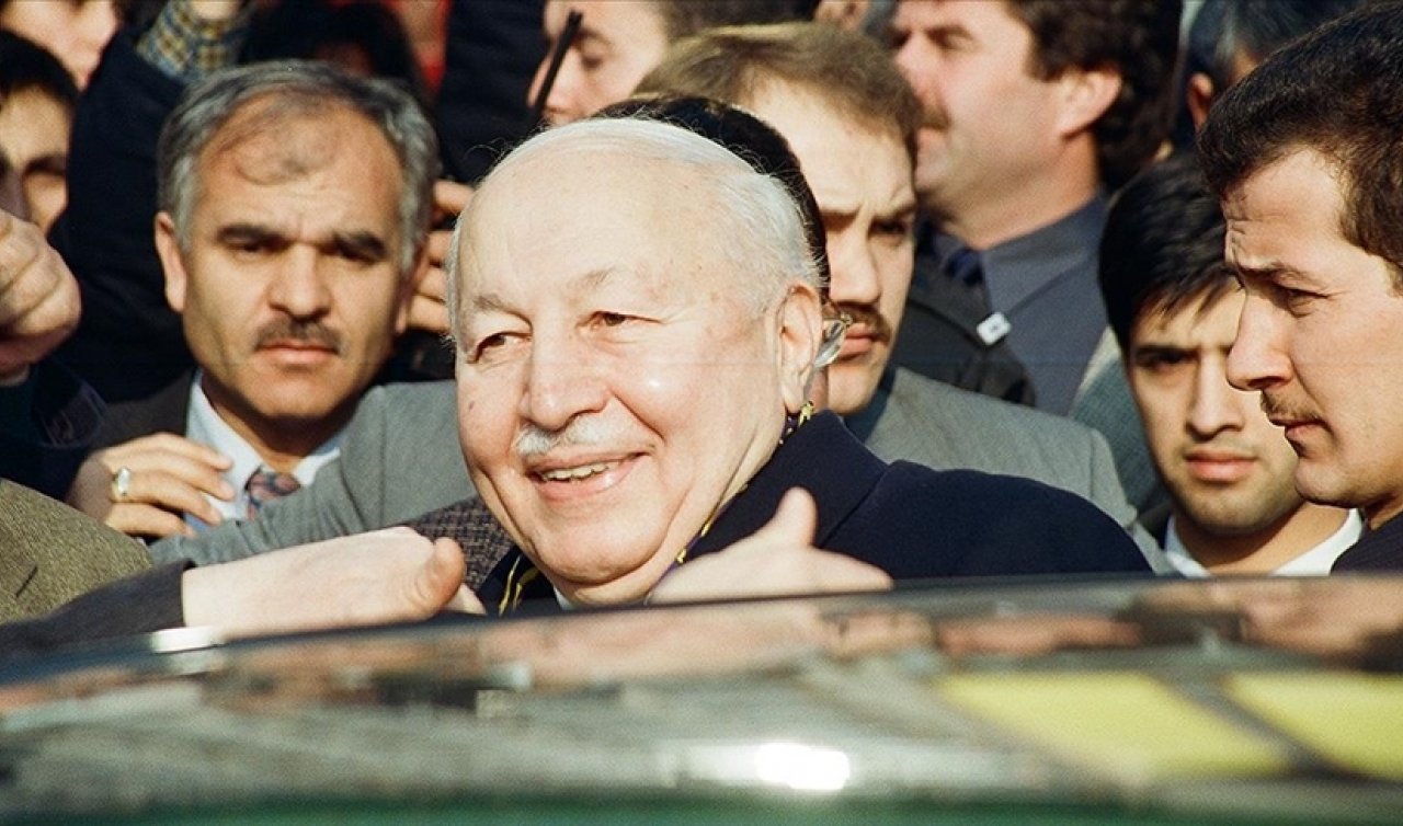 Türk siyasetinin “Erbakan Hoca“sı vefatının 13. yılında anılıyor