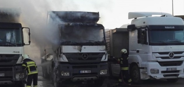  Konya'da park halindeki kamyonda çıkan yangında hasar meydana geldi
