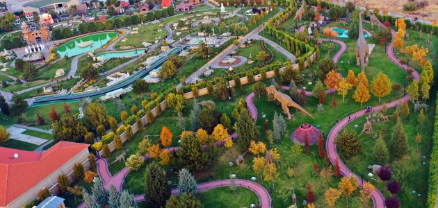  80 Binde Devri Alem Parkı Her Yaştan Ziyaretçiyi Büyülüyor