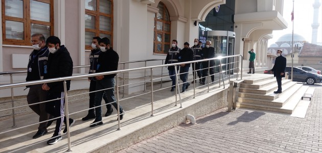  Konya'da Hakim, Savcı Olarak Tanıtıp Dolandırıcılık Yapan 5 Kişi Yakalandı