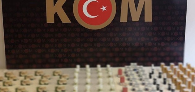  Konya'da Ev ve Araçta Kaçak İlaçlar Ele Geçirildi