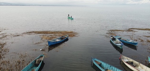  Tatlı Su Balığı Avcıları, Beyşehir Gölü'nde Kısıtlamada da Av Mesaisinde
