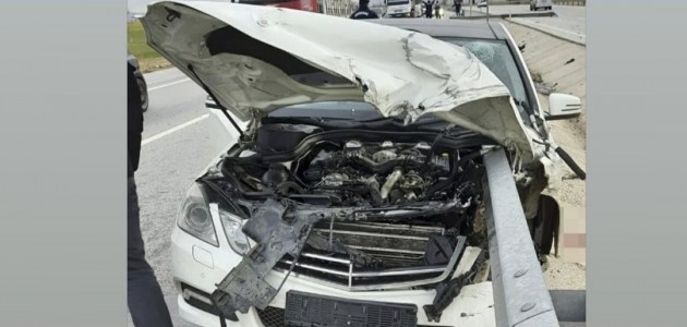  Konya'da otomobil Bariyerlere Çarptı: 1 Ölü, 1 Yaralı
