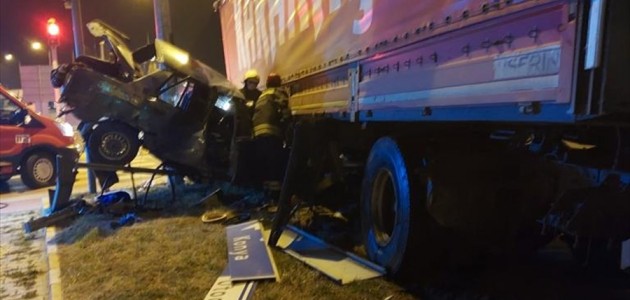  Konya'da otomobil ile tır çarpıştı: 5 yaralı