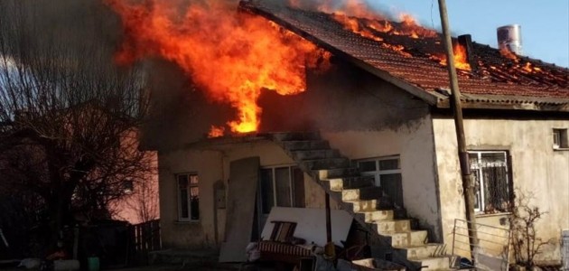  Seydişehir'de ev yangını 