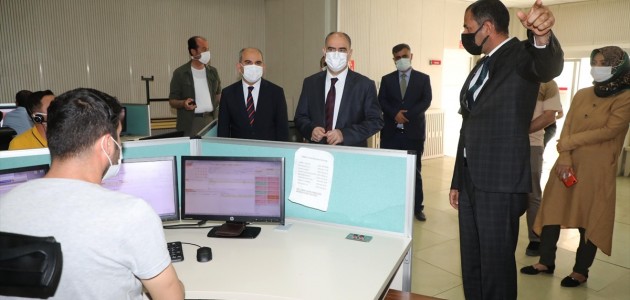  Konya Valisi Özkan 112 Acil Çağrı Merkezi'nde İncelemelerde Bulundu
