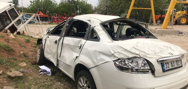  Beyşehir'de Otomobil Devrildi: 2 Yaralı
