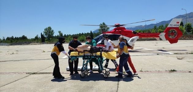  Konya’da Kurban Keserken Atar Damarı Kesilen Kişi, Hava Ambulansıyla Hastaneye Sevk Edildi