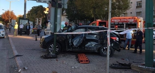  Konya'da İki Otomobil Çarpıştı: 1 ölü, 2 yaralı