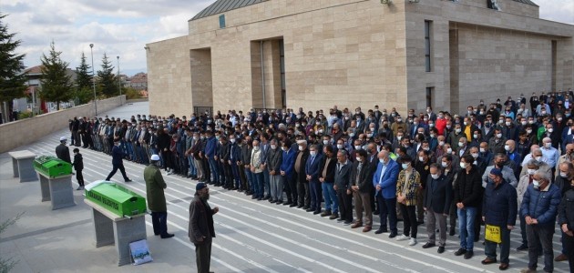  Karaman'da Kazada Ölen Öğretmenin Cenazesi Defnedildi