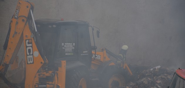  Karaman'da atık kağıt toplama deposunda  yangın 