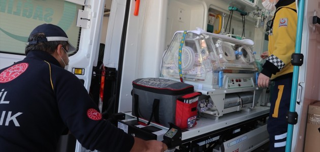  Yenidoğan ambulanslarıyla 20 bin bebek hayata tutundu