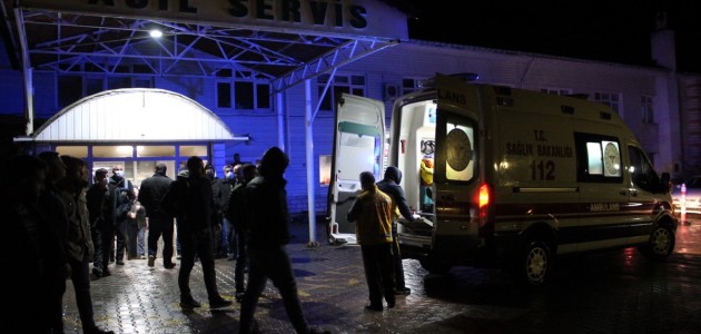  Konya'da hafif ticari araçla otomobil çarpıştı, 7 kişi yaralandı