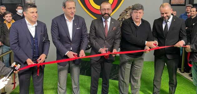  Burak Elmas, Konya Galatasaraylılar Derneğinin açılışına katıldı