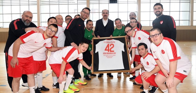  Başkan Altay'dan Down Sendromlular Futsal Milli Takımı'na ziyaret
