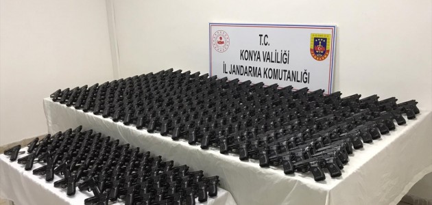  Konya'da silah kaçakçılığı operasyonunda 351 kurusıkı tabanca ele geçirildi