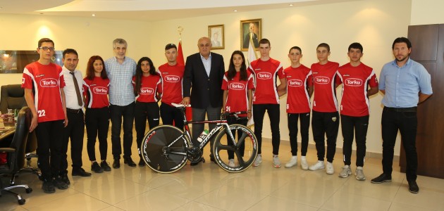   Torkulu pedallar Başkan Erkoyuncu'yu ziyaret etti 