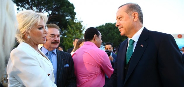  Cumhurbaşkanı Erdoğan'dan Ajda Pekkan'a geçmiş olsun telefonu