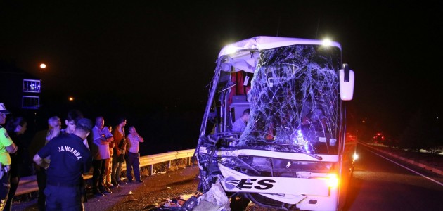  Otobüs, TIR'a arkadan çarptı! 1 ölü, 43 yaralı 