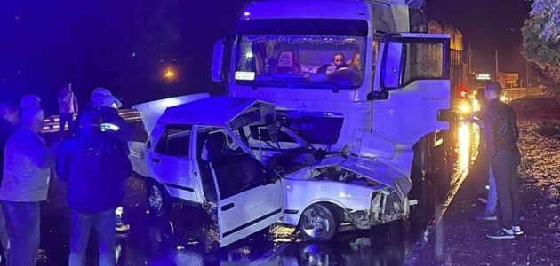  Konya'da otomobil ile tırın çarpıştığı kazada 1 kişi öldü, 1 kişi yaralandı