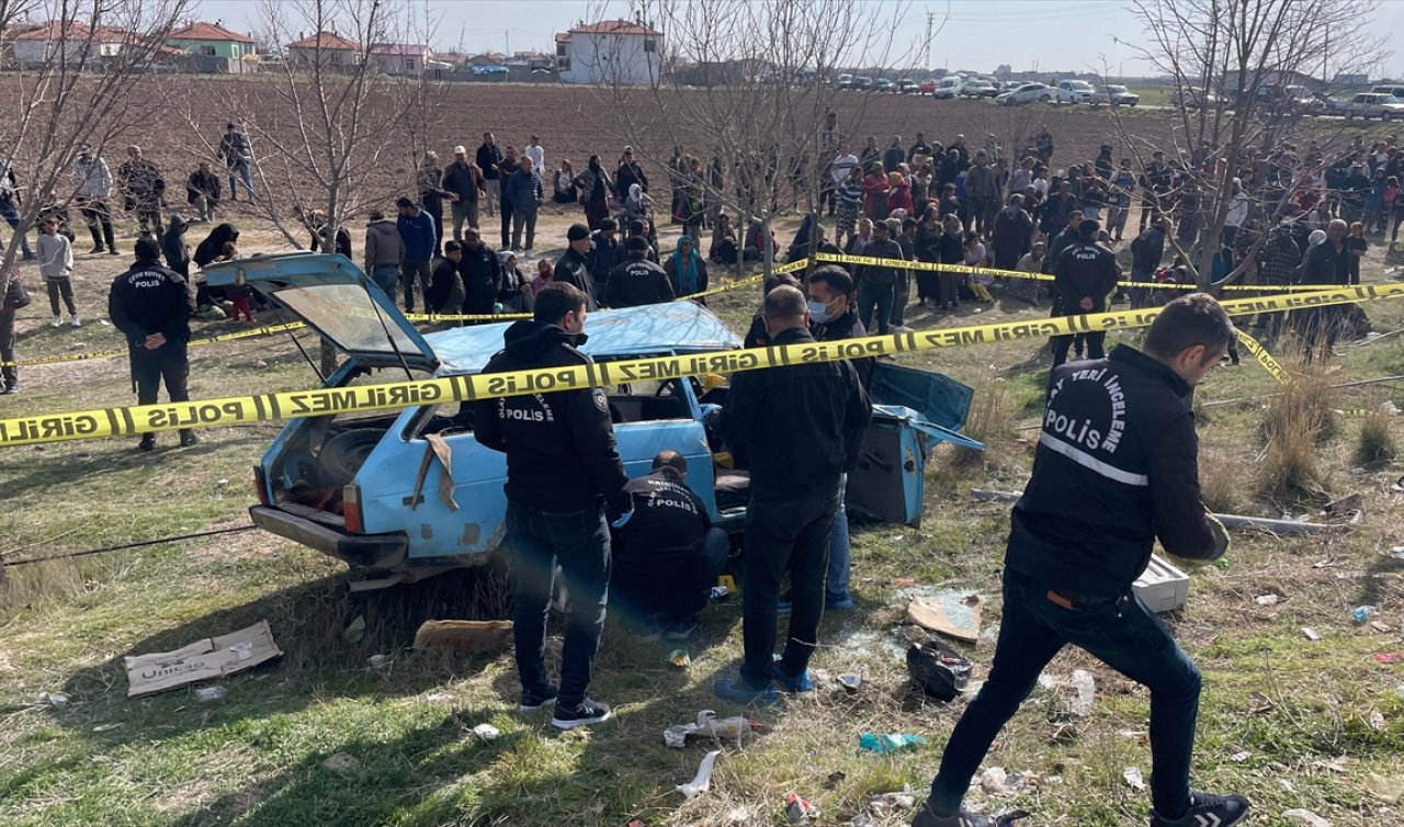 Konya’da acı bilanço: Otomobil otobüs durağında bekleyenlere çarptı, 4 kişi öldü