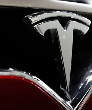Elektrikli araç devi Tesla ilk kez fiyatları düşürdü!