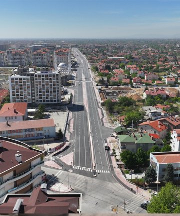 Konya’da iki caddeyi birbirine bağlayan 1.4 kilometre uzunluğundaki yol trafiğe açıldı