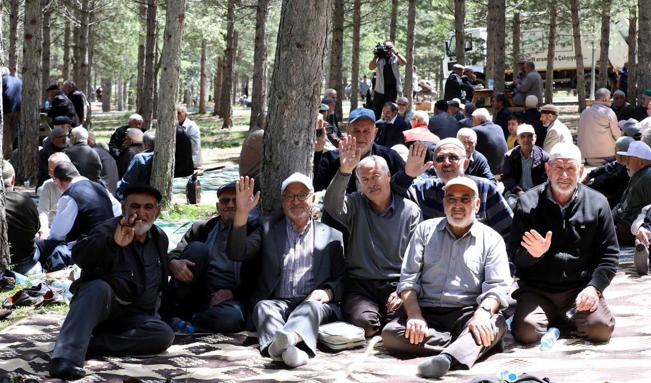 Konya’da emekliler piknikte buluştu!