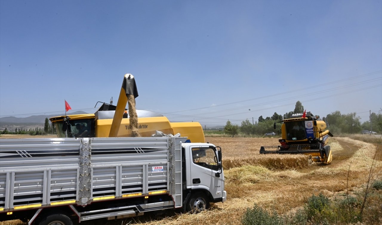  Konya’da  sezonun ilk arpa hasadı yapıldı