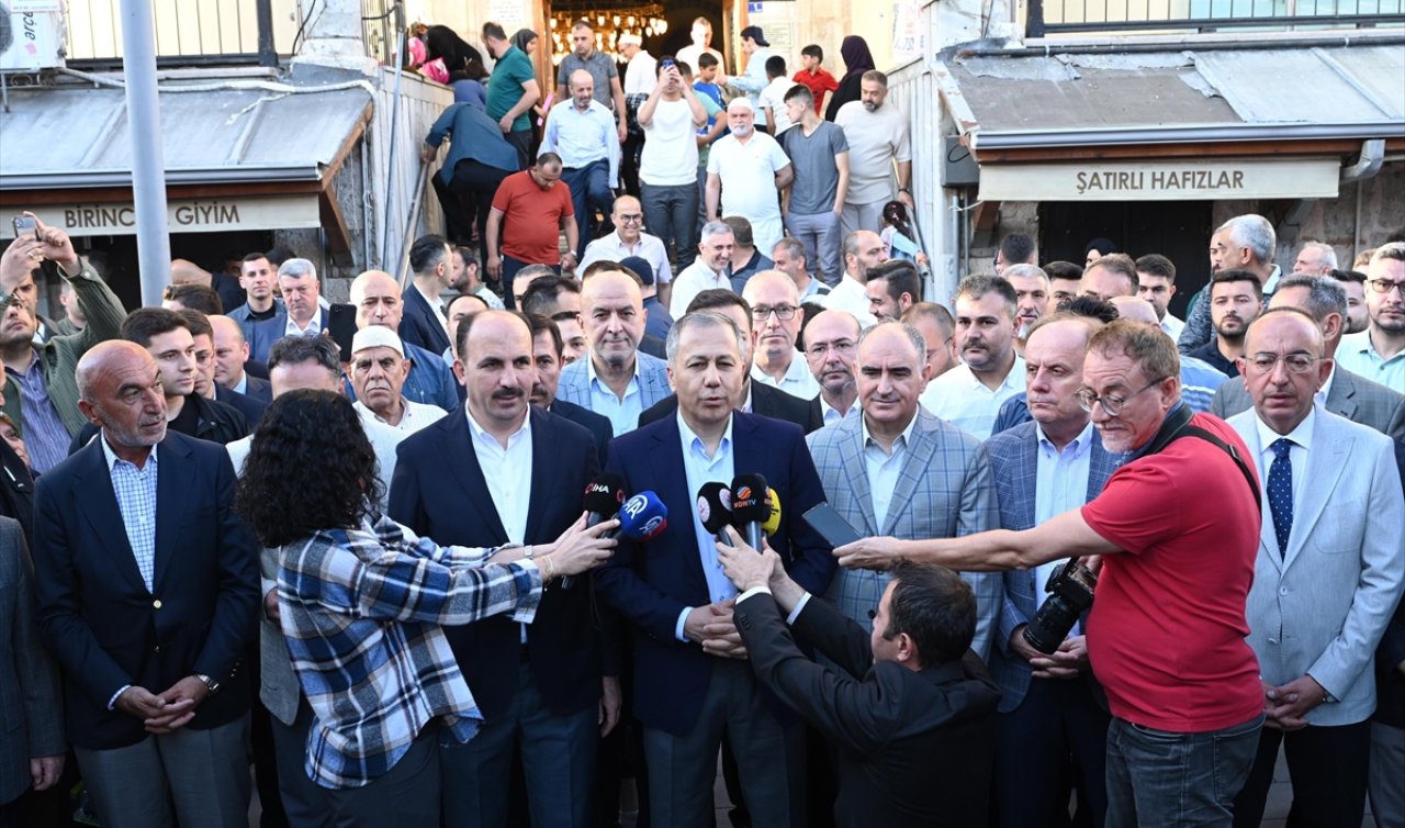İçişleri Bakanı Yerlikaya, Konya’da vatandaşlarla bayramlaştı
