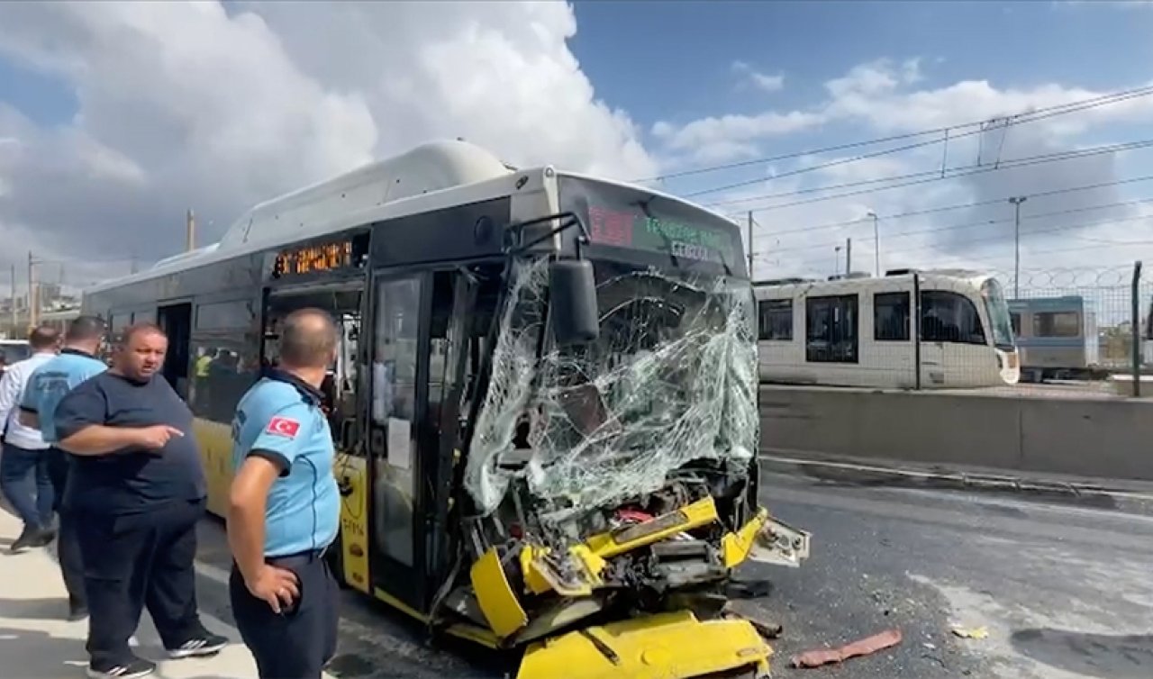 Sultangazi’de İETT otobüsünün tıra çarptığı kazada 7 kişi yaralandı