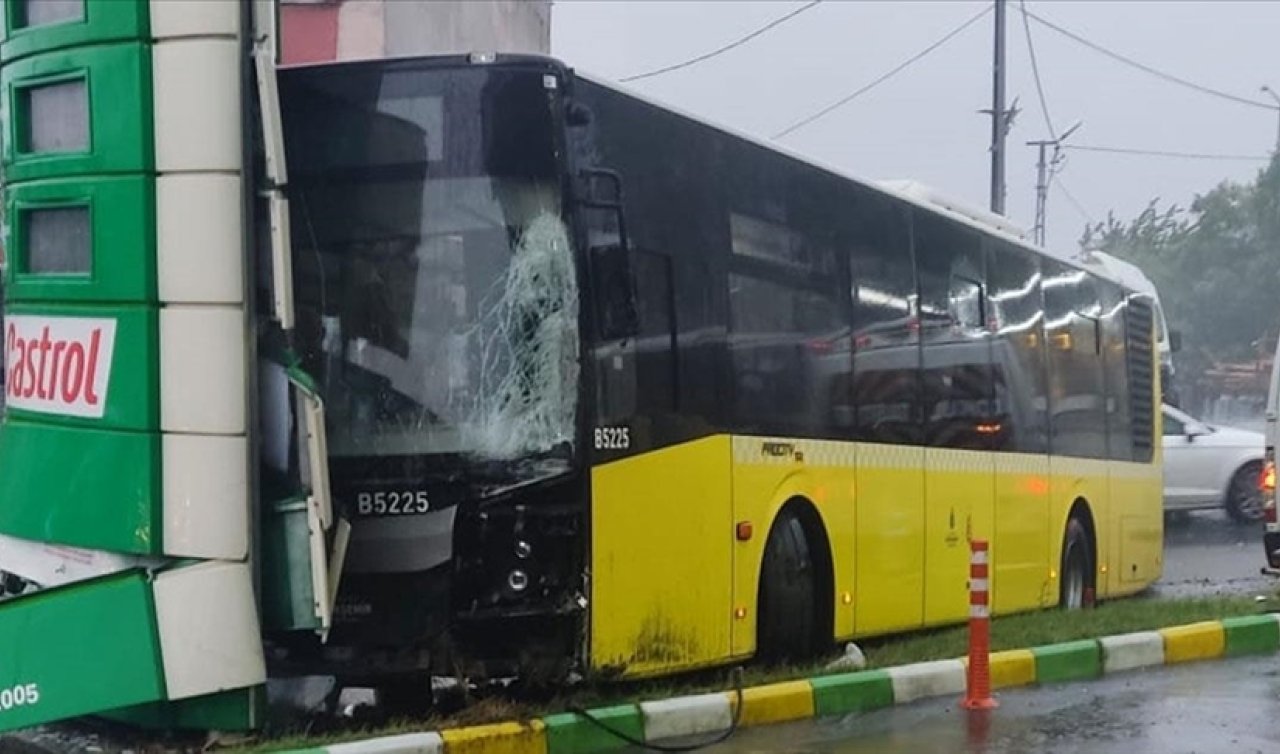 Avcılar’da İETT otobüsü 3 araca çarptı, 3 kişi yaralandı