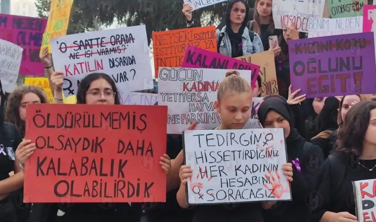 Beyşehir’de liseli öğrenciler kadın cinayetlerine tepki gösterdi!