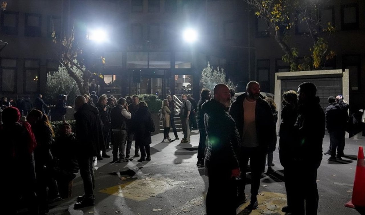 Kadıköy Belediyesi önündeki  işci grevi bir dakika sürdü!