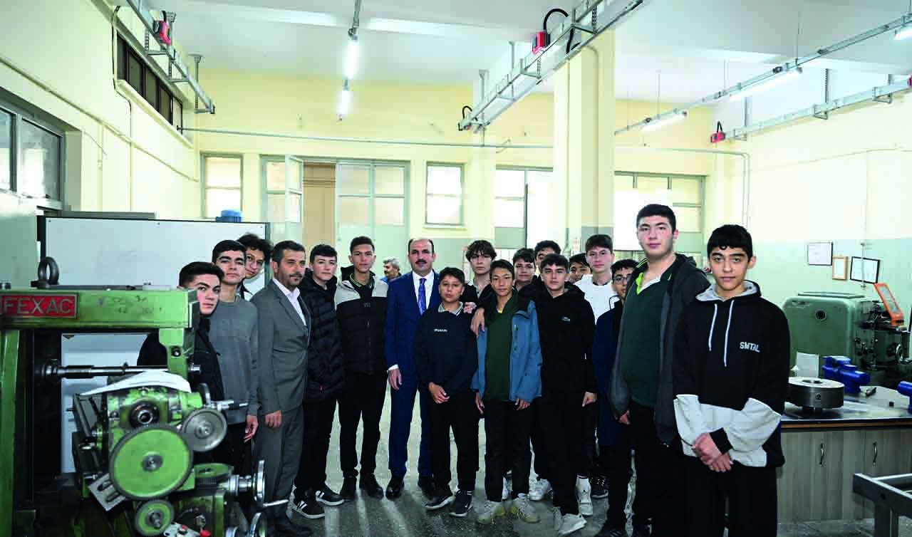  Başkan Altay Selçuklu Mesleki ve Teknik Anadolu Lisesi öğrecileriyle buluştu