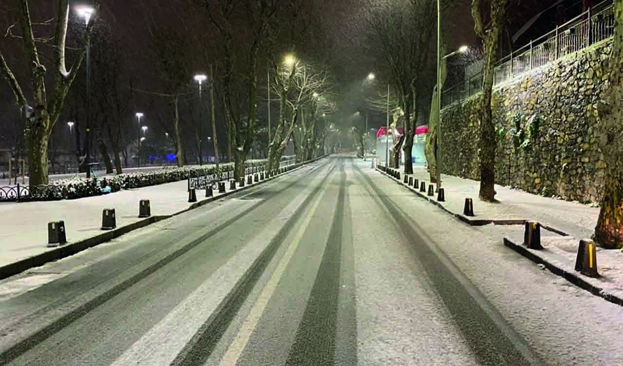 Konya Buz Kesti! Soğuk ve Kar Yağışı Haftaya Damga Vuracak