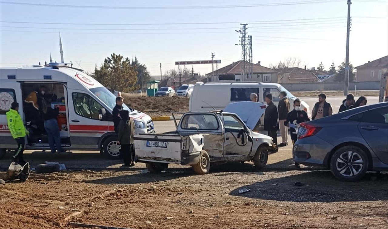 Konya’da otomobil ile kamyonetin çarpıştı: 5 kişi yaralandı