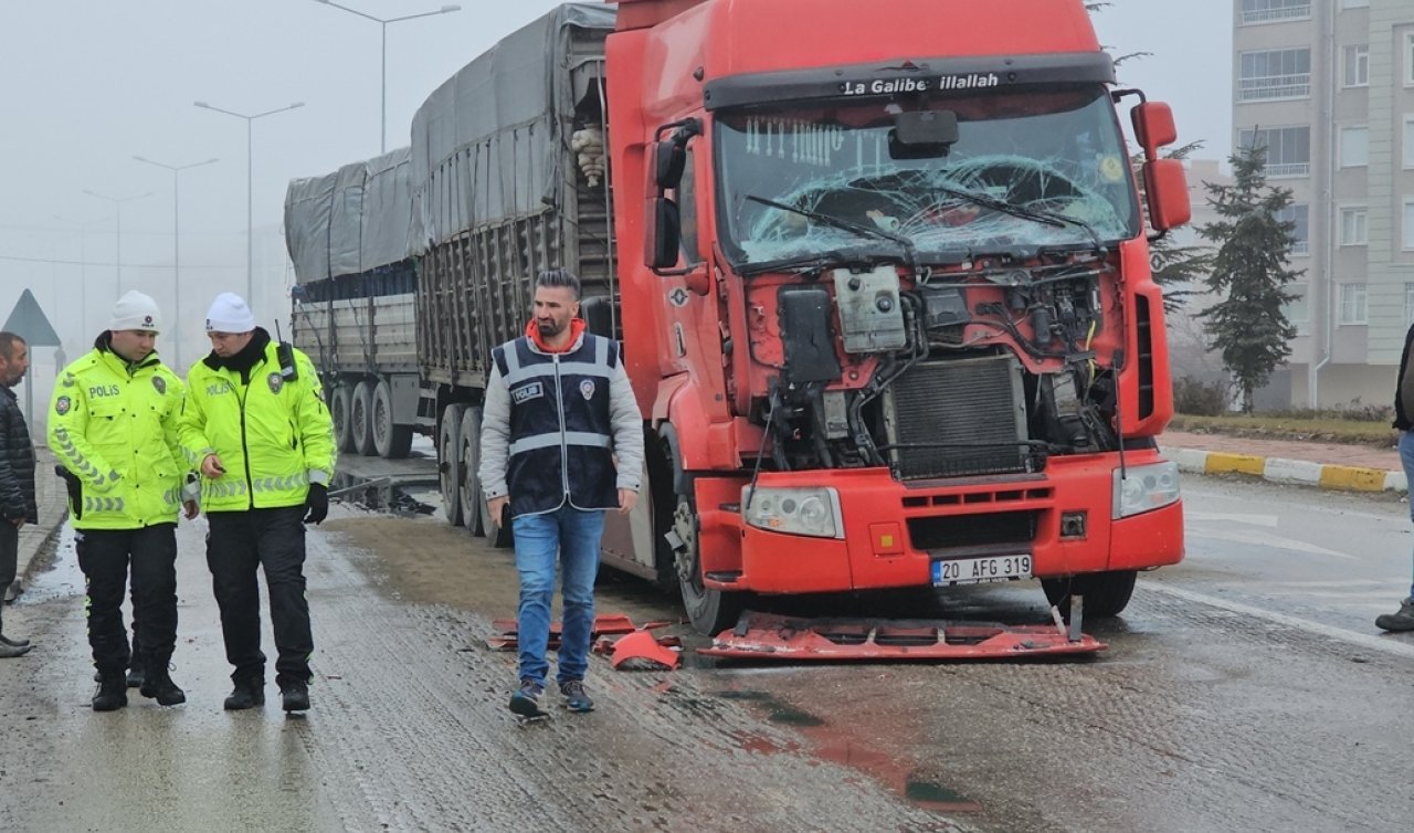  Konya’da zincirleme kaza: Otobüs tıra çarptı, 6 yaralı