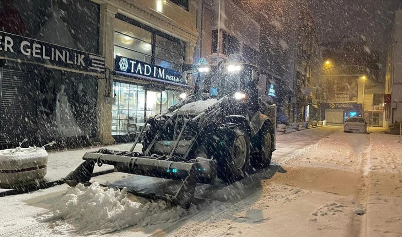 Edirne’de karla mücadele sürüyor!