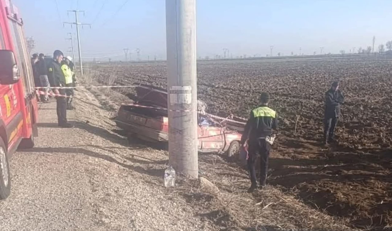 Konya’da otomobil direğe çarptı:2  kişi öldü,1 kişi yaralandı!