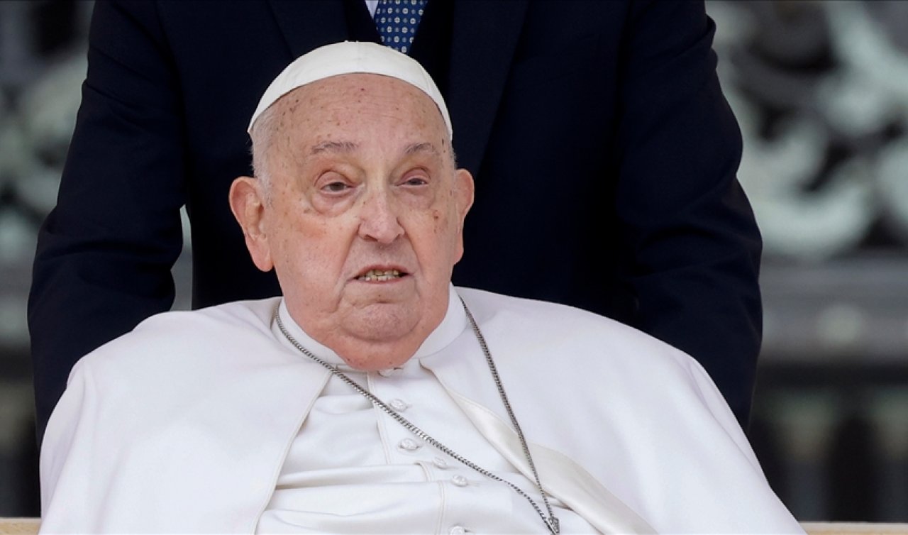 Papa Franciscus hayatını kaybetti!